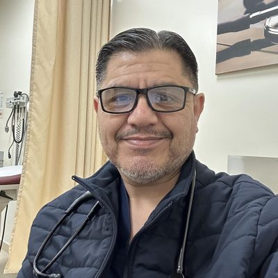 Dr. Héctor Andrés León Zárate